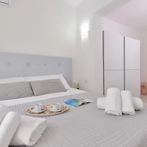 Appartamento Izzhome New One, Pula