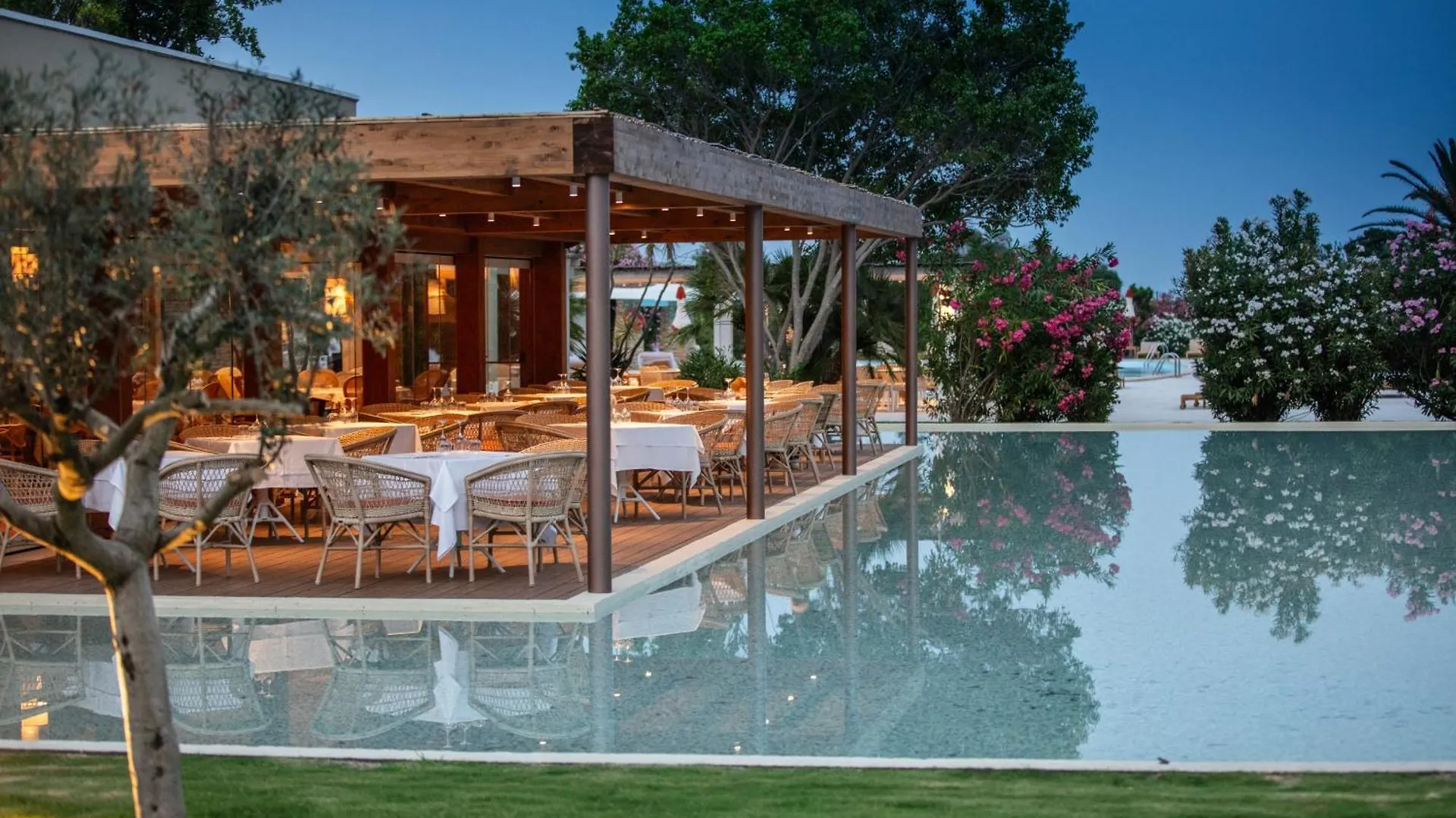 Is Molas Resort بولا
