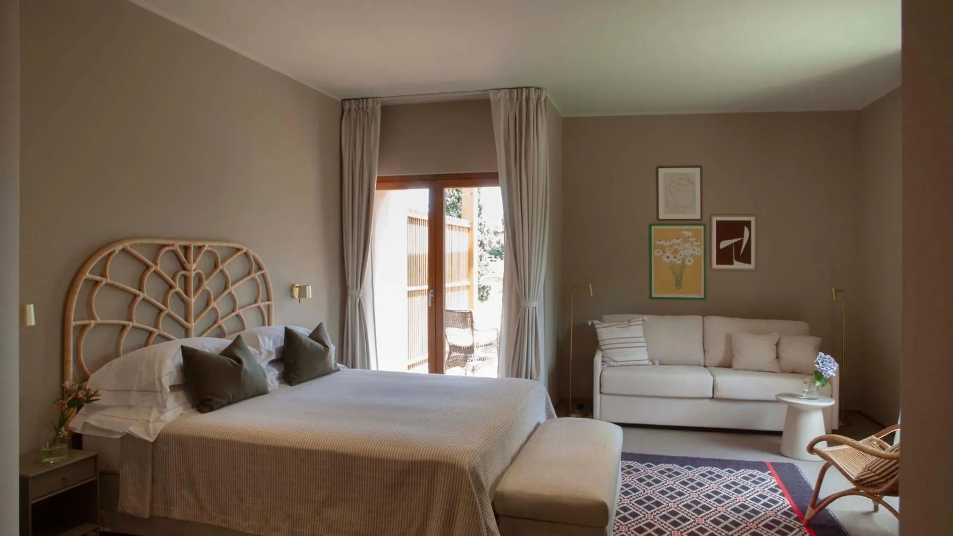 Is Molas Resort بولا